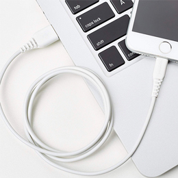 Apple accessories by AmazonBasics