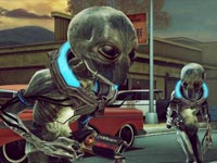 Ellie watching as Joel chooses how to deal with an opponent in The Last of Us