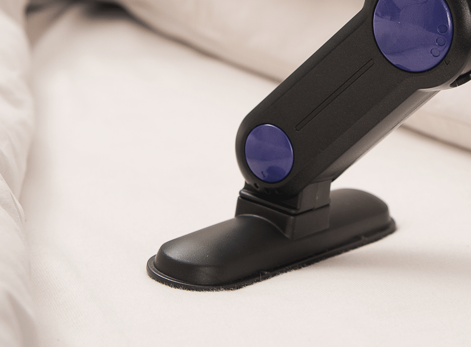 Hoover GL1109 Globe Bagless Upright Vacuum Cleaner, 1100 W Amazon.co