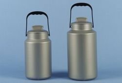 Preisvergleich Produktbild Benta Milchkanne 2,0 Liter, lebensmittelecht