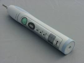 Preisvergleich Produktbild HX6930 Philips Sonicare Handteil + 20 ml Meridol Zahnpasta