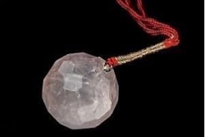 CRYSTALMIRACLE Hermosa bola de cuarzo rosa Feng Shui facetada colgante cristal curación hogar oficina regalo Reiki bienestar energía positiva potente calma paz mental amor vaastu