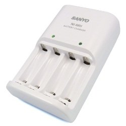 Preisvergleich Produktbild Sanyo MQN04-E-2-3UTG Eneloop Ladegerät