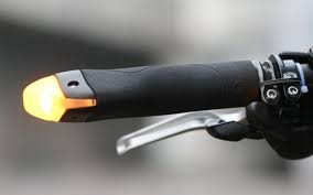 BlinkerGrips Battery – Fahrradgriffe mit integrierten Markierleuchten und Blinkern – passend zu Ihrem persönlichen Rad-Design, ergonomischer Griff + Blinker + Markierleuchte für aktive Sicherheit auf dem Fahrrad (schwarz) - 2