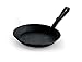 Produktbild Schmiedeeiserne Pfanne zum Braten & Servieren, Ø 24 cm, gebogener Hakenstiel, inkl. Holzuntersetzer, 3 versch. Durchmesser (20 bis 28 cm), für alle Herdarten, Gastro-Qualität