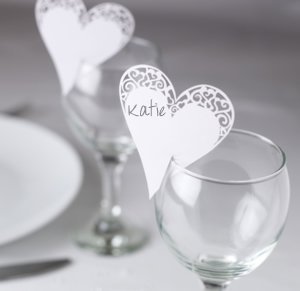 Musuntas 50 Stück weiß Herz Motive Namenskärtchen / Platzkarte / Namensschild / Sitzkarte / Namenskarte / Tischkarte / Tischkärtchen für Hochzeiten Feste oder Partys - 2