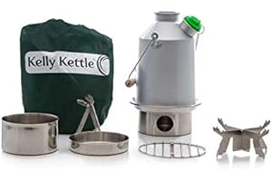 Kelly Kettle® - Kit de base (bouilloire en aluminium de 1,2 l + kit de cuisson en acier + support en acier + sifflet vert qui remplace le bouchon orange) avec base en acier inoxydable améliorée comme standard. Bouilloire de camping et poêle de camping en un seul poêle à bois ultra léger sans piles, sans gaz, sans frais de carburant. Poids total : 1,17 kg.