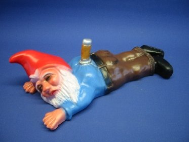 Gartenzwerg erstochen aus bruchfestem PVC Zwerg Made in Germany Figur
