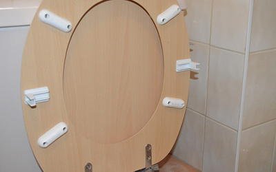 SteadySeat schnelle und einfache Lösung für lose oder wackeligen WC-Sitze, Sitz Pfropfen Puffer, kein Werkzeug nötig. Jetzt inkl. Klebepads und Schrauben/Pilot Löcher zum Befestigen an mehr leicht zu mehr WC-Sitze - 2