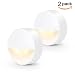Produktbild KINGSO LED Nachtlicht mit Bewegungsmelder & Dämmerungssensor, 1W 2 Packs Batterienbetrieb Warm Weißes Licht Energiesparend für Schlafzimmer, Wohnzimmer, Badezimmer, Küche, Flur, Treppen