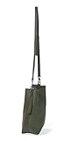 Las creaciones de nuestros bolsos casual son de un carácter cómodo y funcional. Bolsos prácticos y bolsos elegantes por la originalidad de sus diseños que identifican con una mujer actual. Mambo de Otros Mundos es una empresa madrileña con más de 20 años en el sector de la moda al mayor. Estamos especializados en la fabricación y diseño de bolsos y mochilas para mujer de hoy.