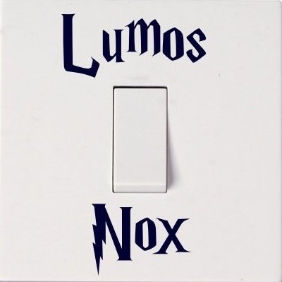 Preisvergleich Produktbild Lumos Nox Aufkleber für Lichtschalter - Harry Potter - Schwarz - Qualitätsfolie