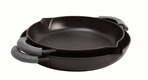 Staub 1223823 Pfanne, Hexagon Structure, Bräter rund mit abnehmbaren Silikongriffen, induktionsgeeignet mit mattschwarzer Emaillierung im Inneren des Topfes, 2 Ausgießer, 32 cm, 3,0 L, schwarz - 2