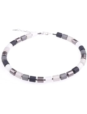 Elegante Kette “Bärbel” aus Polaris- und lackierten Acrylzylindern, schwarz/weiß/grau Mix mit silbernen Akzenten...