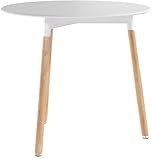 1. Dank seiner weißen Tischplatte und den hellen Beinen aus Massivholz strahlt der Tisch die wohnliche Atmosphäre des beliebten Scandinavian Designs aus