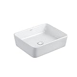 La combinación de arquitectura moderna y detalles sutiles del lavabo le da un toque elegante a su baño.