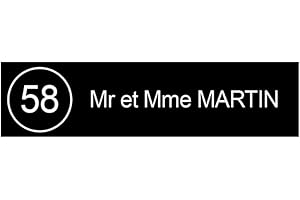 DECOHO - Étiquette Nom + Numéro personnalisable pour boîte aux lettres · 100x25x0,8 mm · Noire lettres blanches - 1 ligne - hauteur : 100 x 25 mm cm