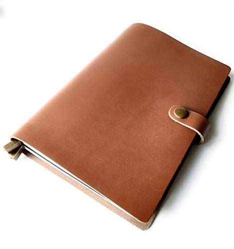 Cuaderno de piel A5 hecho en Barcelona. Piel genuina, excelente calidad. Incluye 3 libretas A5 recambiables. Eco debido a su uso ilimitado.