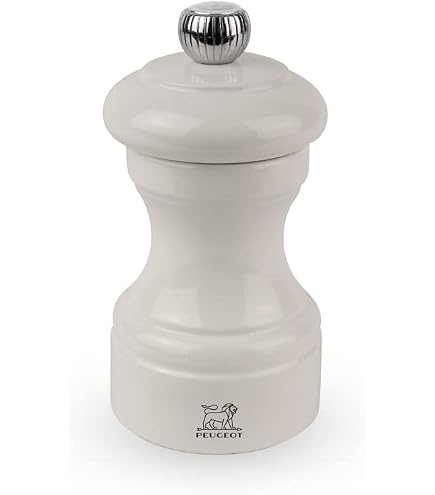 PEUGEOT Bistro Salière 9 Cm – Bois Hêtre PEFC, Fabriquée En France, Coloris Chocolat, Sel Fin