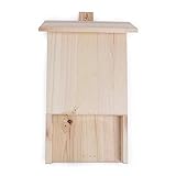 Casa de bate de madera disponible en 2 colores: azul claro o azul.