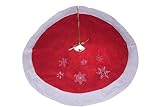 QUEDA GENIAL: Esta falda para árbol de Navidad cuenta con precioso diseño con copos de nieve blancos sobre una base roja