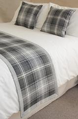 Extra Groß Kohlegrau Tartans Karo Kissen mit Polyester Füllstoff, Flach gewebte Woll-Effekt Körper, 60cm x 60cm. Von McAlister Textiles, aus der „Angus“ Design-Serie. - 6