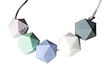 El collar mide 75 cm (29,5 pulgadas) de largo, se puede acortar fácilmente si lo desea simplemente tirando del cierre hacia las cuentas del collar, atando la cuerda a la longitud que desee y luego tirando del cierre hacia el nudo