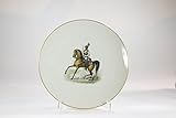 alt, antik, schön Zierteller, gemarkt KPM, 1939, Zeptermarke, roter Reichsapfel und Malermarken, weißer, gemuldeter Teller mit Goldrand, in der Mitte Garde Kürassier auf Pferd, 1830, Rückseite mit Beschriftung: Hoppegarten 1939, absolut hochwertige Malerei, unbeschädigter Zustand. D: 26 cm, Plate, marked KPM Berlin, painted with a Garde cuirassier 1830, very fine painting, undamaged.