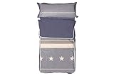 Se compone de 1 saco con cremallera, 1 sábana bajera, 1 funda de almohada y relleno de 220 grs/m2