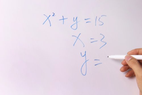 2-TECH selbstklebende Whiteboard Tafelfolie 200 x 45 cm mit Marker im Set