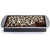 lakeland Traybake Tin – Integral Cutting Guides for Equal Slices