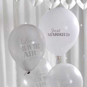 Luftballons mit der Aufschrift "just married" & "love is in the air" in weiss & silber - Inhalt 8 Ballons pro Packung - originelle Deko für Ihre Hochzeit