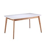 Mesa con tapa lacada en blanco y patas de madera de roble, con diseño sencillo e informal que se adapta a la perfección en cocinas y comedores de estilo nórdico.