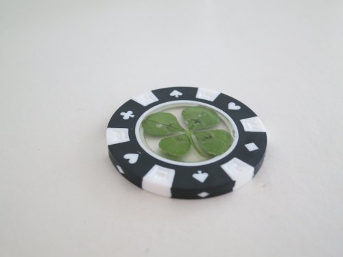 Preisvergleich Produktbild Real Four Leaf Clover Chips with Certificate (black) by M.GOODEES