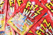 Preisvergleich Produktbild Fizz Wiz Erdbeere Knallend Süßigkeiten - Kasten von 50