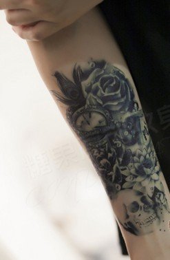 ARM TATTOO SKULL DUNKEL BLAU Fake Tattoo zum Kleben Totenkopf mit Lotus Rosen Z039 - 2