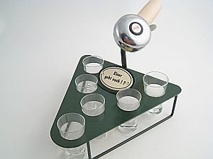 Schnapskelle mit Klingel + Gläser