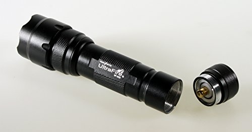 UV UF-502B LED Schwarzlicht – Geocaching – Nightcaching – Nachtcache – Uv Licht strong für Geldscheinprüfung, UV Stempelfarbe, UV Leuchtfarbe, Schwarzlichtfarbe, Einlasskontrolle Diskotheken und Events, Hygienekontrolle (Urin), Führerscheine, Dokumente mit UV Markierungen, Geheimschrift – Ultrafire UV Taschenlampe. Inkl. Gesicherter Li-Ion Akku 18650 3,7V 2600mAh - 3