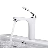 Leichtgängige Bedienung - Gesamthöhe: 172 mm. Auslauf höhe: 120 mm. Die Höhe ist gut, weil man ausreichend Platz zum Händewaschen hat. Der Hebel ist leicht zu bedienen und das Einstellen der Temperatur läuft auch problemlos. Für Untertischgeräte nicht geeignet