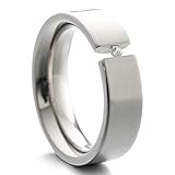 Der polierte Edelstahlring ist an den Kanten perfekt abgerundet und sorgt für perfekten Tragekomfort. Die Oberfläche ist glänzend und so bietet dieser Schmuck ein angenehmes Hautgefühl.