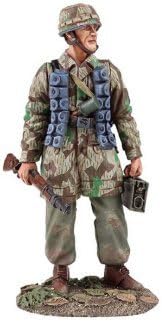 W Britain German Fallschirmjager with K-98 No.1 #25039 by W. Britain