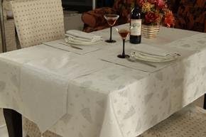 Silver Christmas Tree Design Dining Table Set for Large 6 Seater Tables (Includes tablecloth, table runner, placemats and napkins)