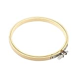Anillo redondo de aro bordado a máquina con punto de cruz.