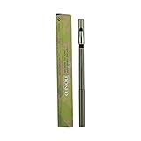 Beneficios: suave, precisa y fácil de aplicar incluso en ojos delicados. Color duradero. Ideal para Smokey. Lápiz de ojos muy suave, se extiende fácilmente delineando el ojo de forma perfecta. Al esfumar el trazo del lápiz, la mirada se vuelve más intensa inmediatamente. Una vez aplicado el color permanece perfecto durante todo el día. Para extraer la mina girar el lápiz. No girar en sentido contrario.