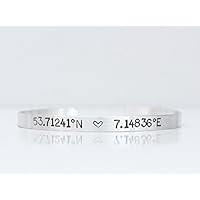 personalisierter, individualisierter Koordinaten Armreif aus 925 Sterling Silber 5mm breit handgestempelt - 21 bis 40 Zeichen - Geschenk