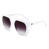 Las gafas de sol polarizadas cortan el resplandor y la bruma para que sus ojos estén más cómodos y pueda ver mejor