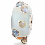 Trollbeads ist eine dänische Schmuckmarke und das Original unter den Sammelmarken für Bead-Produkte. Alle Trollbeads werden handgefertigt aus Rohmaterialien höchster Qualität und jedes einzelne Schmuckstück ist einzigartig - so einzigartig wie sein Träger.