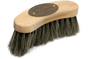 WILLIAM HUNTER EQUESTRIAN Borstiq Brosse Douce Pour Chevaux En Forme De Banane. Soies Douces -Légere à Tenir.