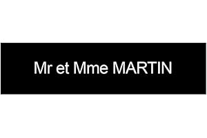 DECOHO - Étiquette Nom personnalisable pour boîte aux lettres · Gravure Française · 100x25x0,8 mm · noire lettres blanches - 1 ligne