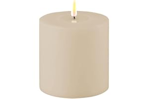 ‎REWU LED Kerze Deluxe Homeart, Outdoor LED Kerze (Kunststoff – Kein Echtwachs) mit realistischer Flamme, warmweißes Licht, Hitzebeständig für den Aussenbereich– (Staubiges Sand)